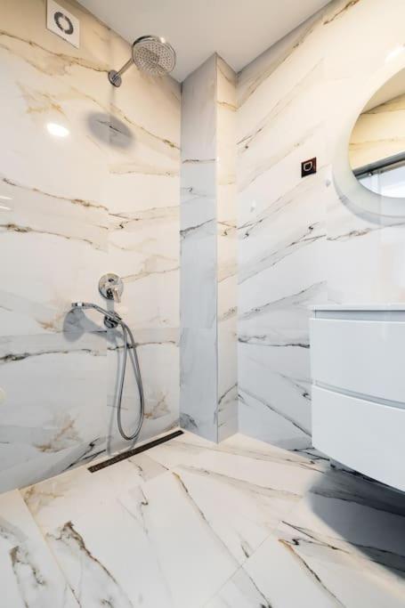 Gate Penthouse By In Apartment *