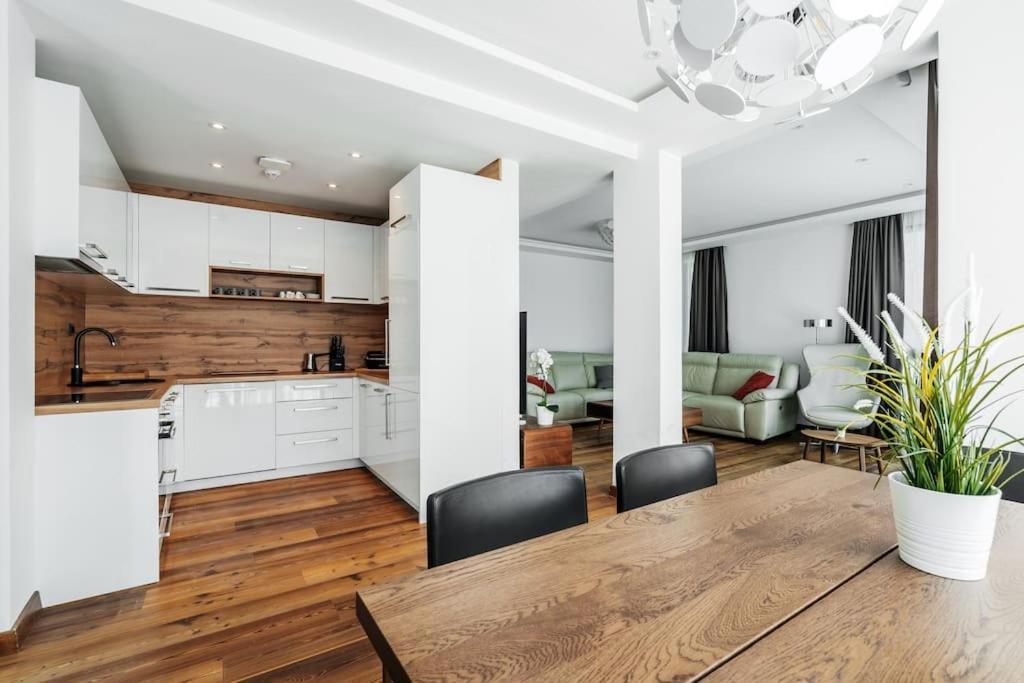 Gate Penthouse By In