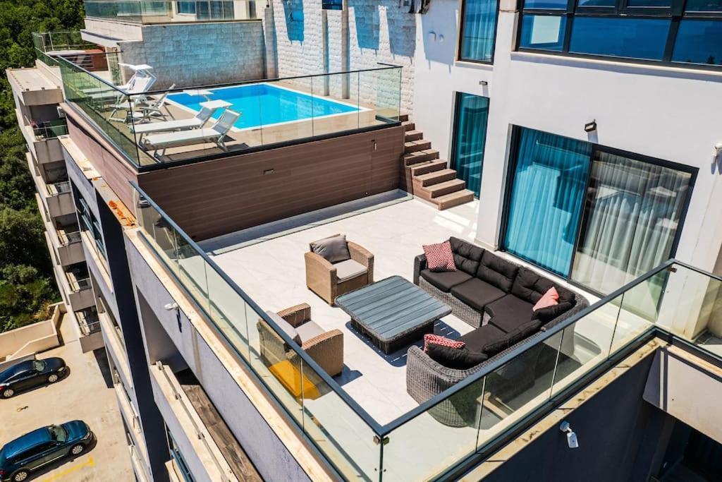 Gate Penthouse By In Apartment